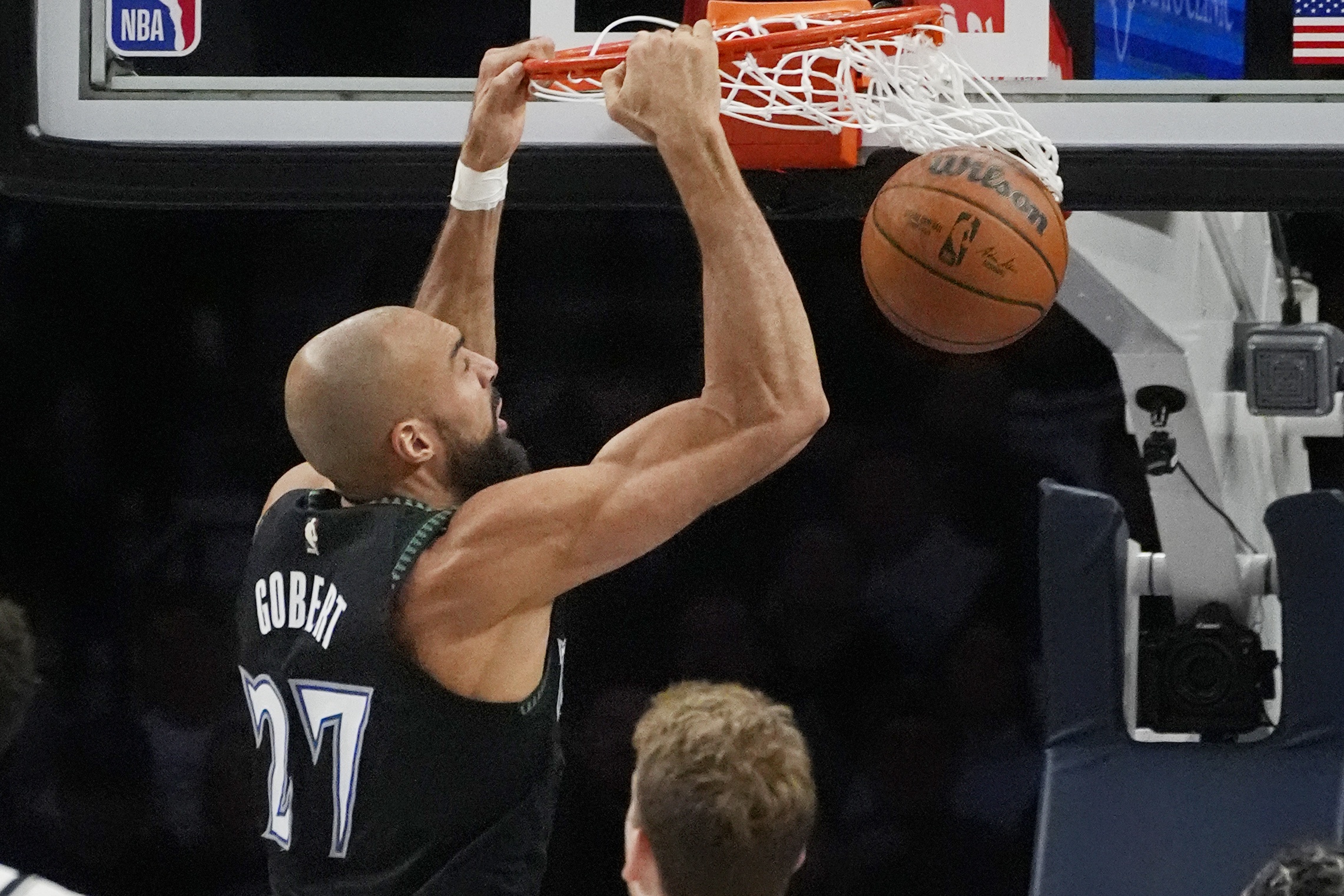 天博官网-标配两双！戈贝尔5中5得到11分10板 防守给力送2断4帽&amp;但罚球5中1